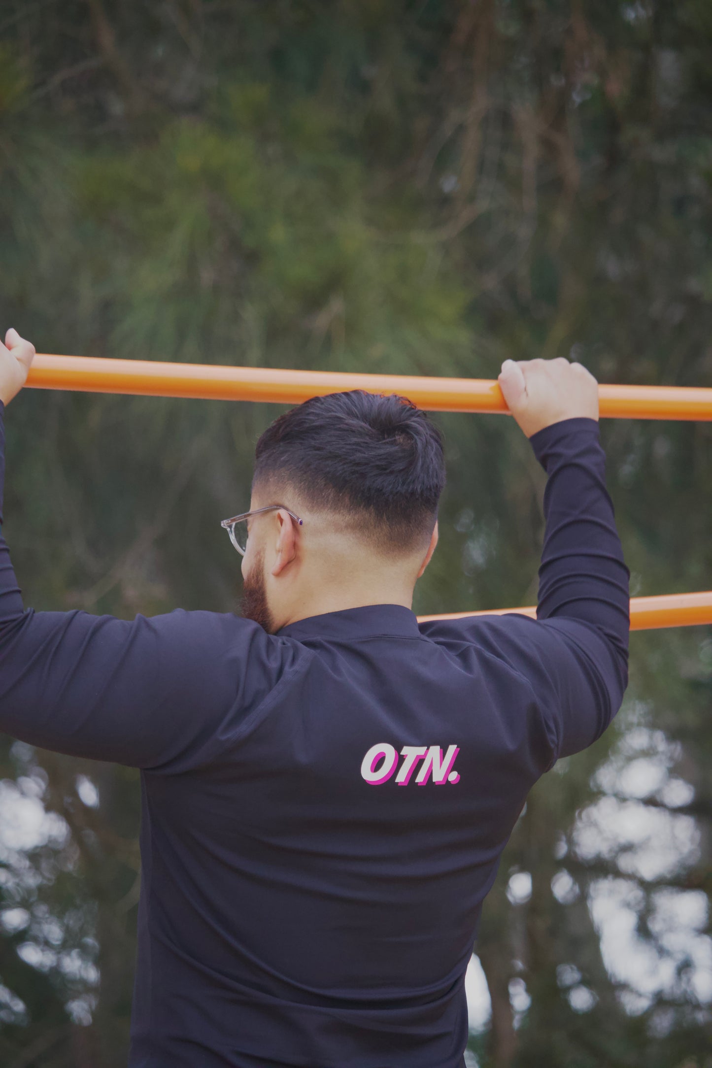 QUARTER ZIP UP